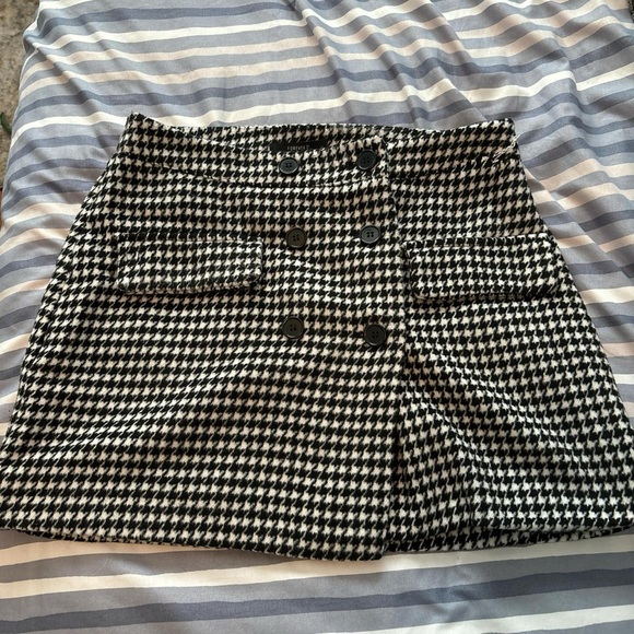 Large Forever 21 plaid button up skirt with faux pockets - Picture 1 of 6